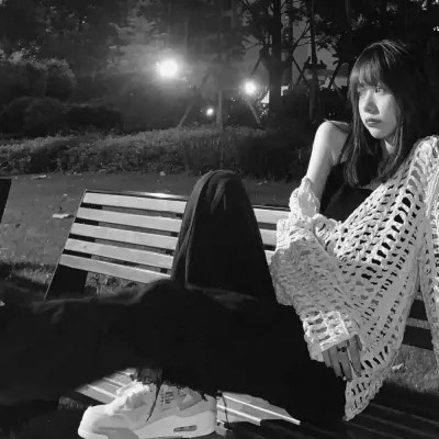 黑白女生头像氛围感