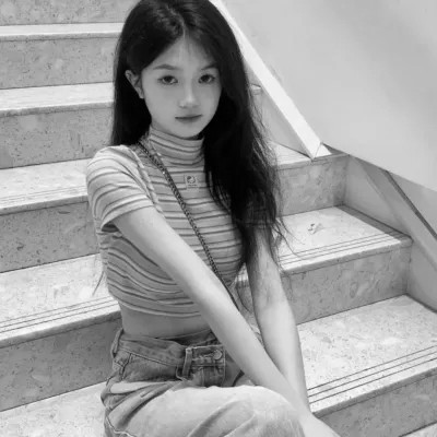 黑白女生头像氛围感