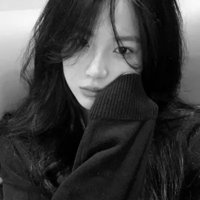 黑白女生头像氛围感