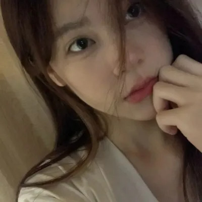 富有氛围感的头像女生真人高清
