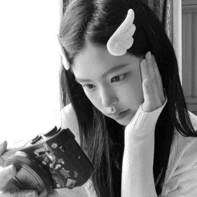 黑白女生头像真人高级