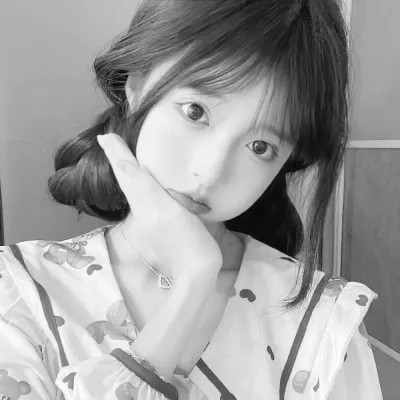 黑白女生头像真人高级