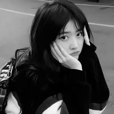 黑白女生头像真人高级
