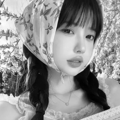 黑白女生头像真人高级