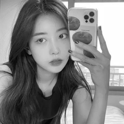 黑白女生头像真人高级