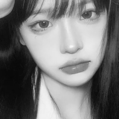 黑白女生头像真人高级