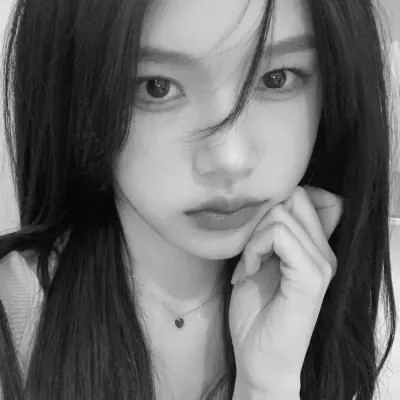 黑白女生头像真人高级