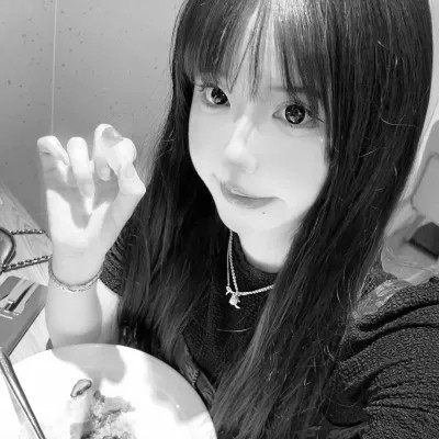 黑白女生头像真人高级