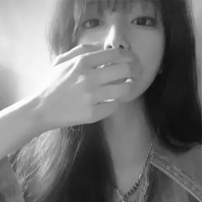 黑白女生头像真人高级