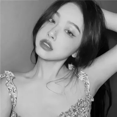 黑白女生头像真人高级