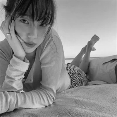 黑白女生头像真人高级