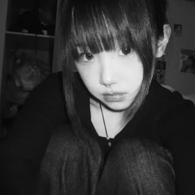 黑白女生头像真人高级