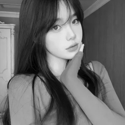 黑白女生头像真人高级