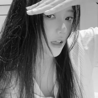 黑白女生头像真人高级