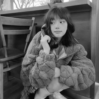 黑白女生头像真人高级