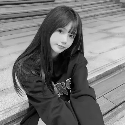 黑白女生头像真人高级