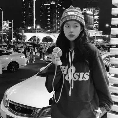 黑白女生头像真人高级