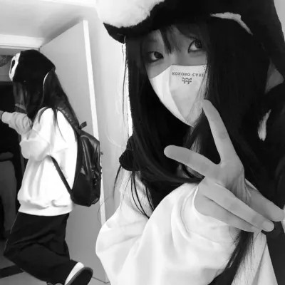 黑白女生头像真人高级