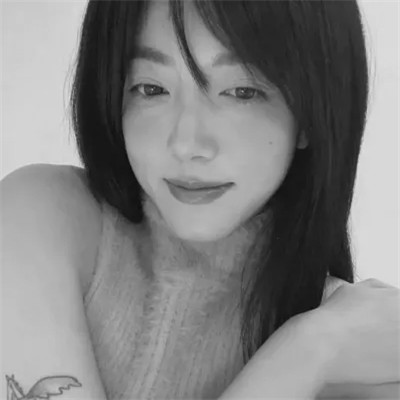 黑白女生头像真人高级