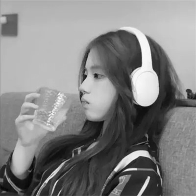 黑白女生头像真人高级