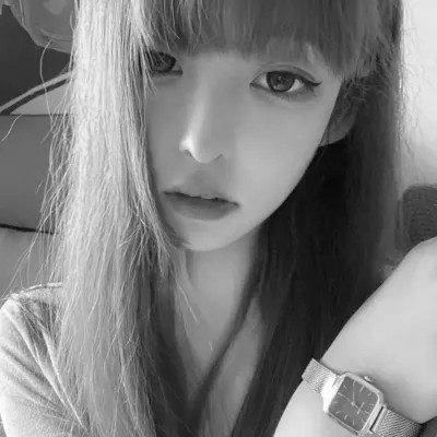 黑白女生头像真人高级