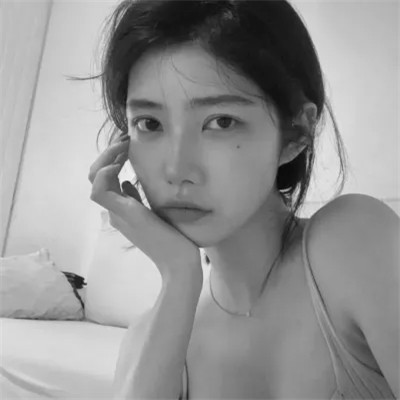 黑白女生头像真人高级