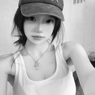 黑白女生头像真人高级