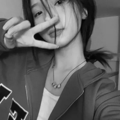 黑白女生头像真人高级