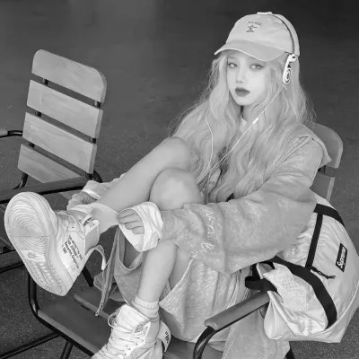 黑白女生头像真人高级