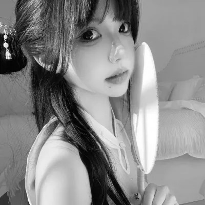 黑白女生头像真人高级