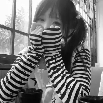 黑白女生头像真人高级