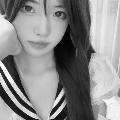 黑白女生头像真人高级