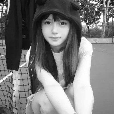黑白女生头像真人高级