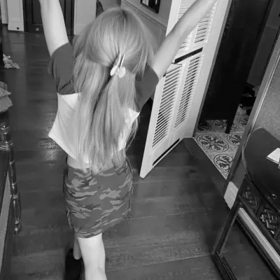 黑白女生头像真人高级