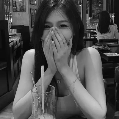 黑白女生头像真人高级