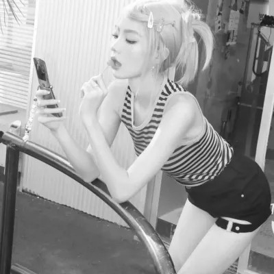 黑白女生头像真人高级