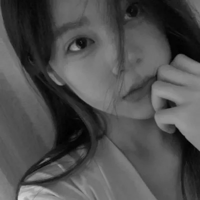 黑白女生头像真人高级