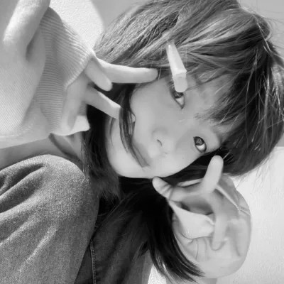 黑白女生头像真人高级