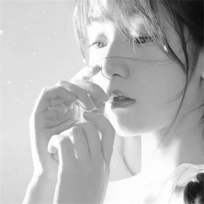 黑白女生头像真人高级