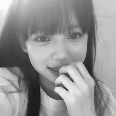 黑白女生头像真人高级