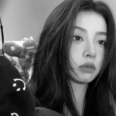 黑白女生头像真人高级