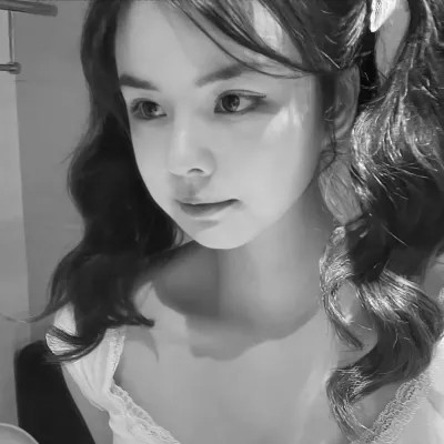 黑白女生头像真人高级