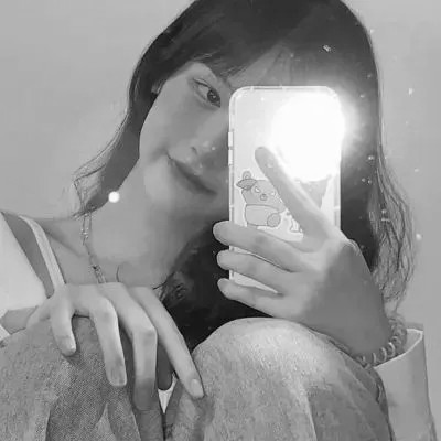 黑白真人女生头像