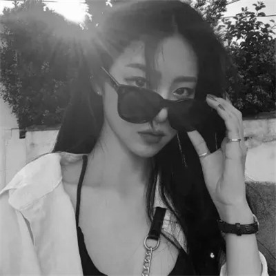 黑白真人女生头像