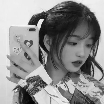 黑白真人女生头像
