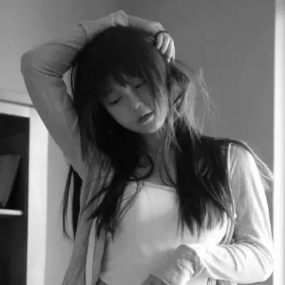 黑白真人女生头像