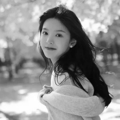 黑白真人女生头像