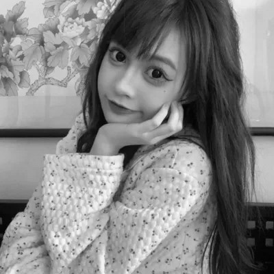 黑白真人女生头像