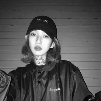 黑白真人女生头像