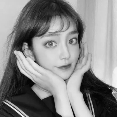 黑白真人女生头像